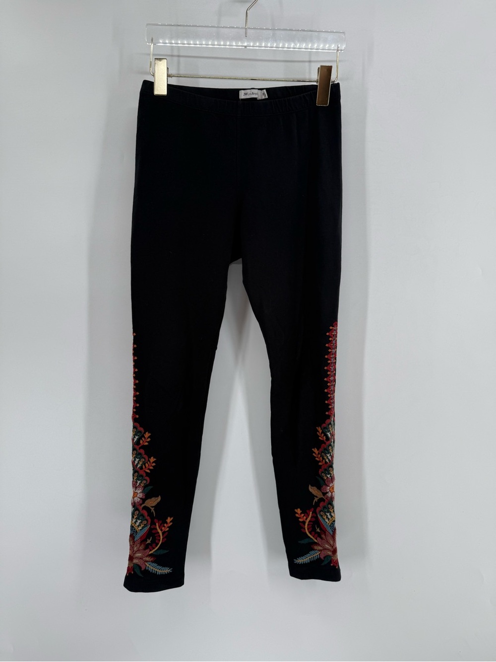 Johnny was Los Angeles Black Embroidered Floral Leggings size xs